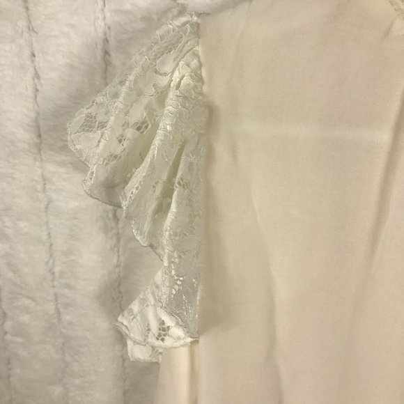 1.State L XL Women's Flutter lace sleeve smocked top - Picture 4 of 8